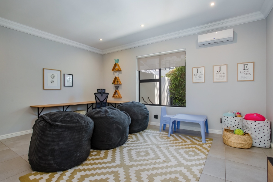 4 Bedroom Property for Sale in Pearl Valley at Val de Vie Western Cape